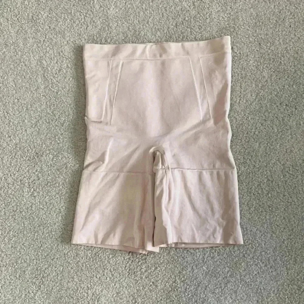 Spanx oncore high rise mid thigh tan beige shorts in size medium